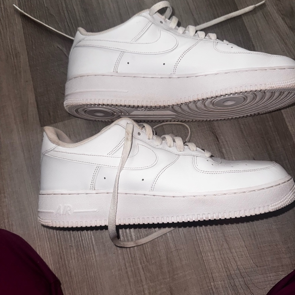 Nike White Sneakers Classic Air Force 1 Design